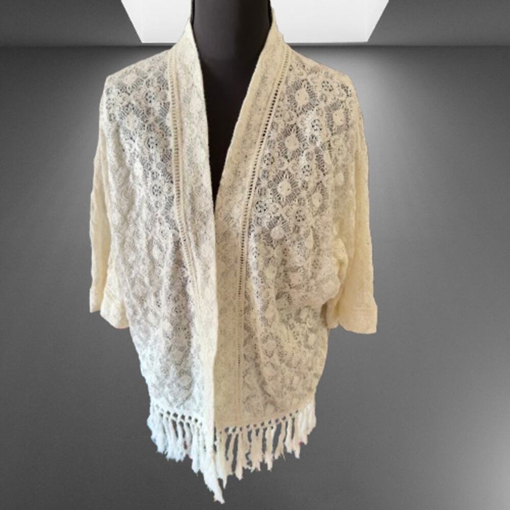 🎉HP!🎉RUFF HEWN Fringe White Floral Lace Shrug Cardigan Size PM - Picture 3 of 8